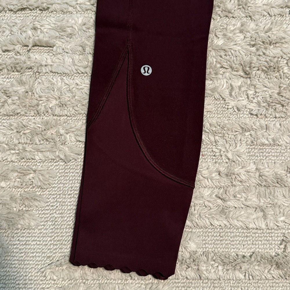 Lululemon Scallop Hem Aligns - Picture 6 of 7